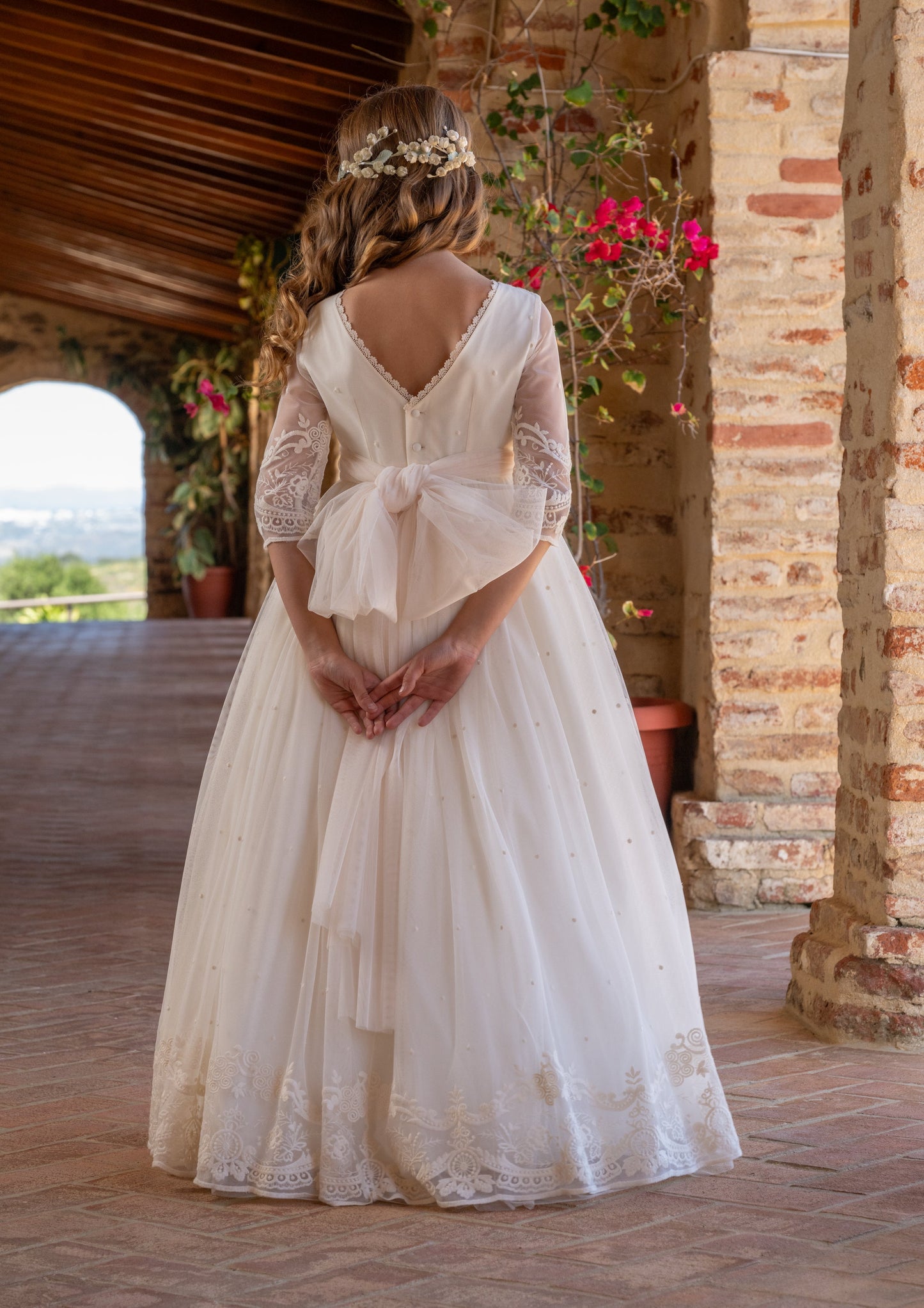 Vestido LARA de comunión para niña de la marca Manuela (corona de flores incluida)