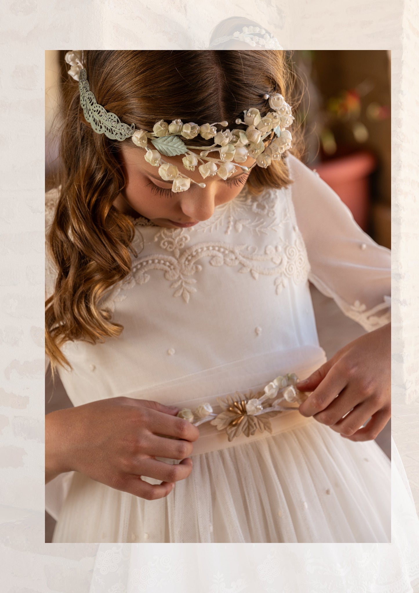 Vestido LARA de comunión para niña de la marca Manuela (corona de flores incluida)