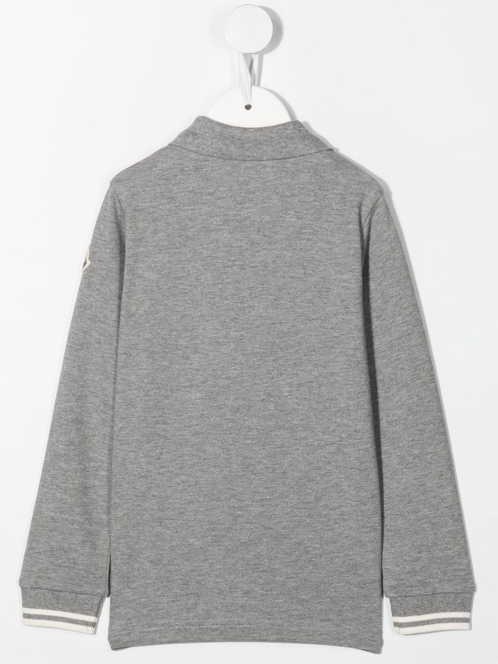 Polo gris con logo estampado de la marca MONCLER