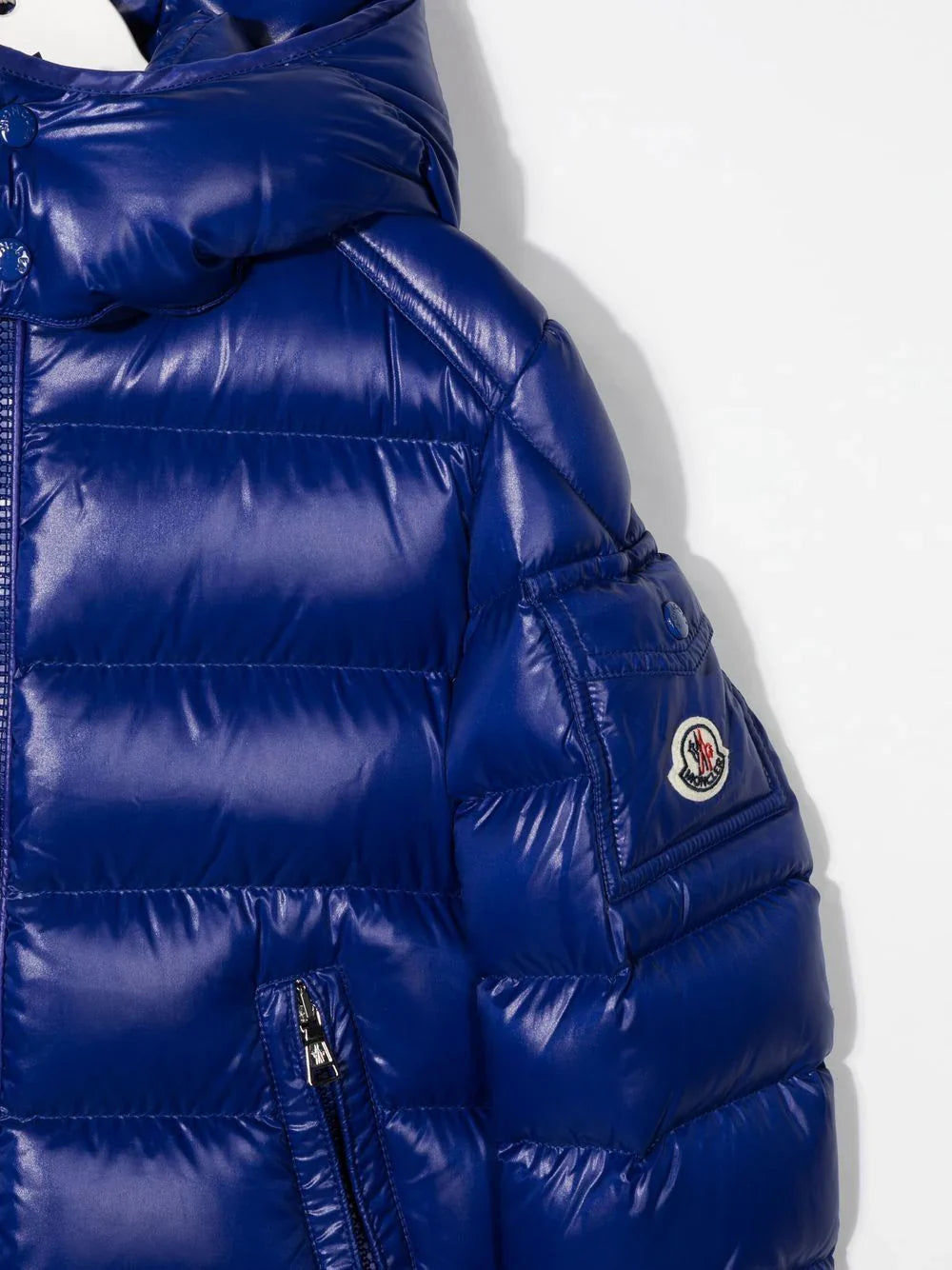 Plumífero azul con cremallera de la marca MONCLER