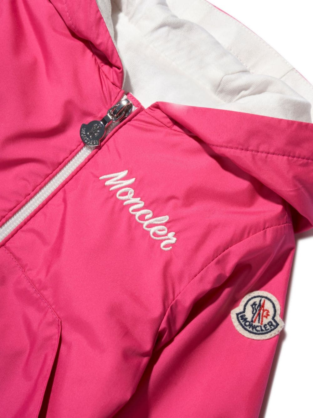 Chaqueta fuxia con capucha de la marca MONCLER