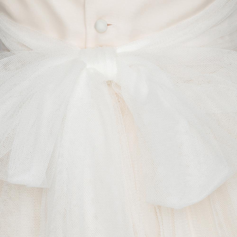 Vestido de comuniôn para niña con una flor y lazada nude de Marla - Modini Shop