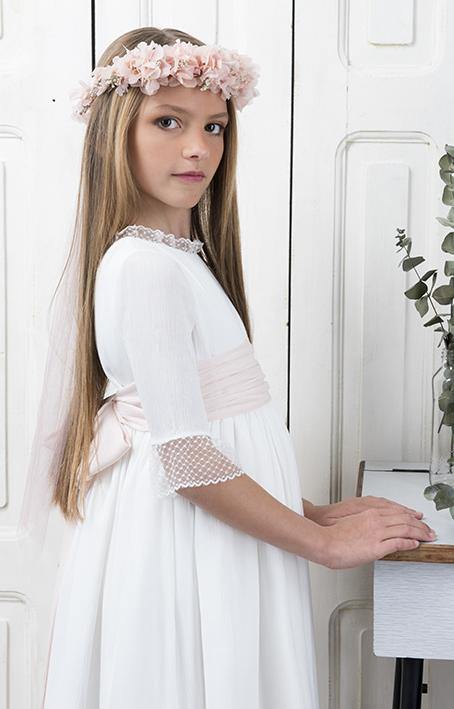 Vestido de comunión para niña con lazada rosa Casilda de Deladosaladoce - Modini Shop