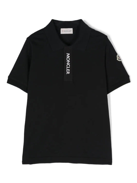 Polo con parche del logo de la marca MONCLER