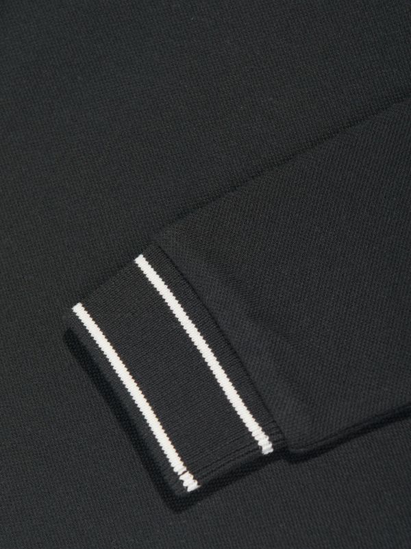 Polo negro con logo estampado de la marca MONCLER