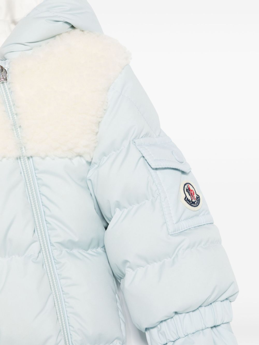 Traje de nieve capitonado con capucha de la marca MONCLER